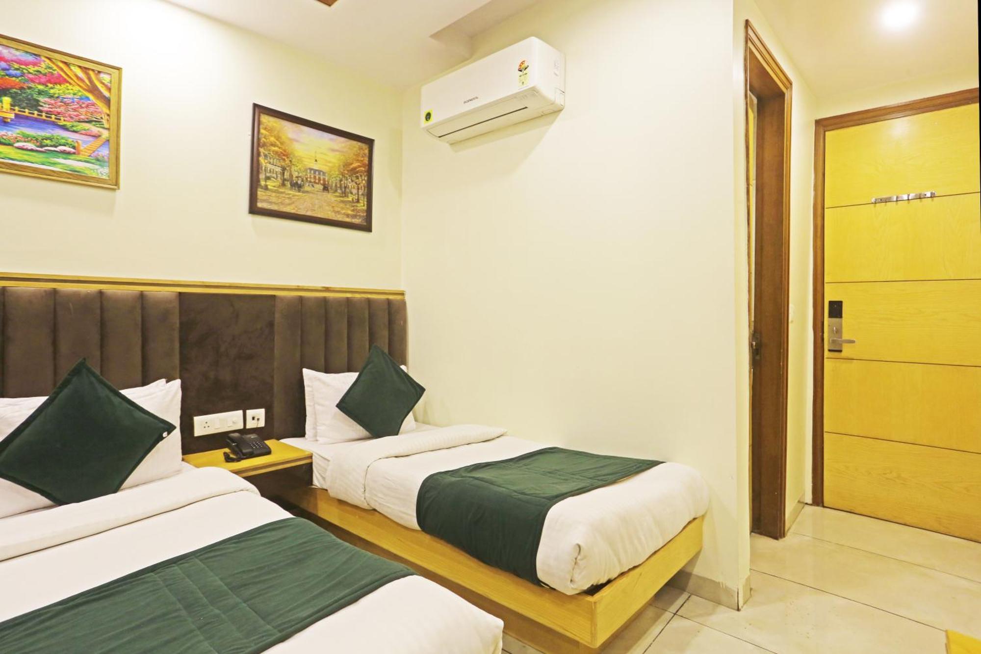 Hotel Aman Imperial Just A Minute Away From New Delhi Railway Station And Connaught Place Exterior photo
