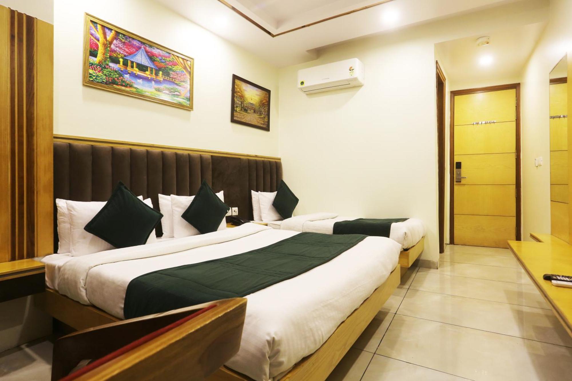 Hotel Aman Imperial Just A Minute Away From New Delhi Railway Station And Connaught Place Exterior photo