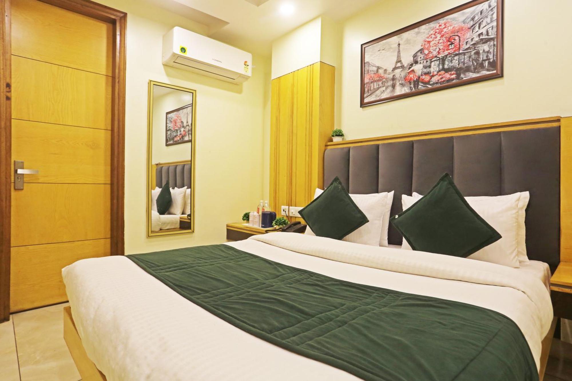 Hotel Aman Imperial Just A Minute Away From New Delhi Railway Station And Connaught Place Exterior photo
